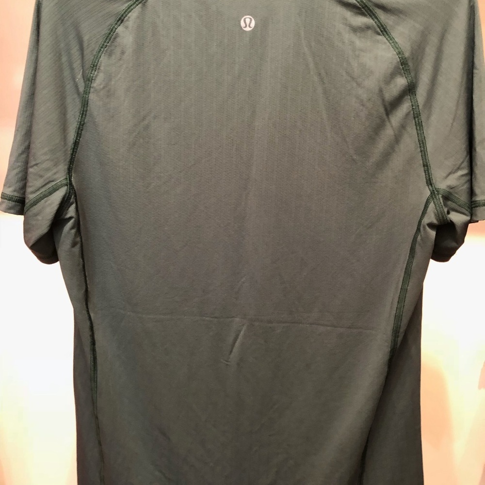 Lululemon men’s vent tech shirt